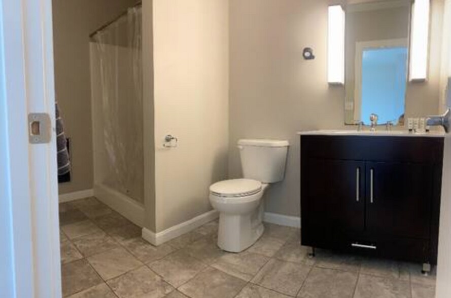 Building Photo - 1872 Commonwealth Ave