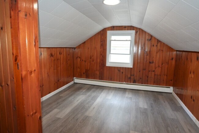 Building Photo - 14 Fairlawn Cir