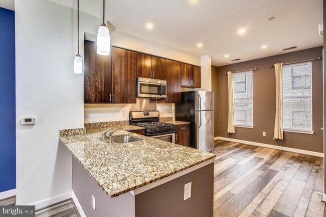 Building Photo - 2526 Sheridan Rd SE