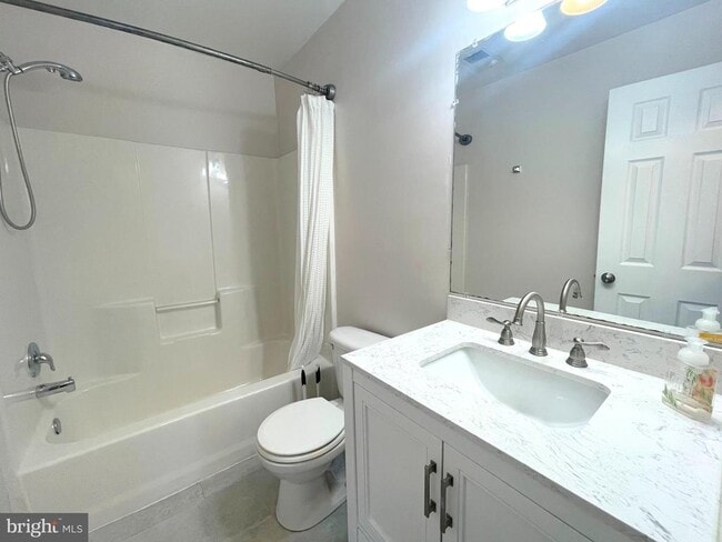 Building Photo - 813 Yardley Dr