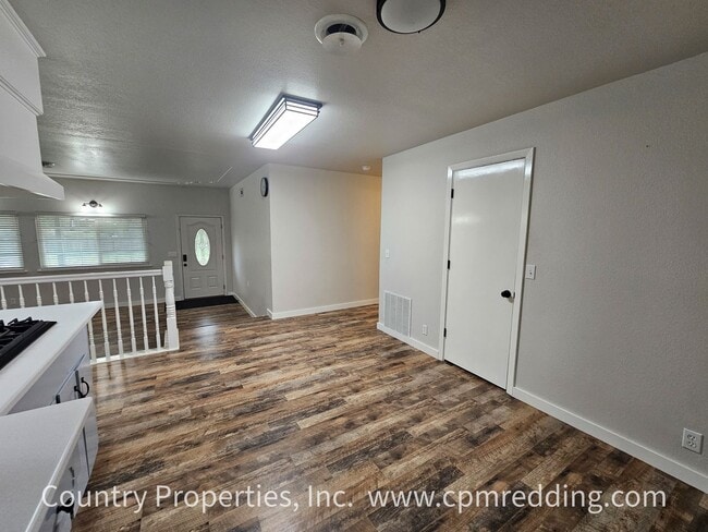 Building Photo - Renovated Gated House on an Acre with Detached Shop in Cottonwood!