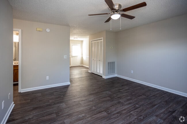 2 BR, 1 BA - 1,060SF - Woodland Manor