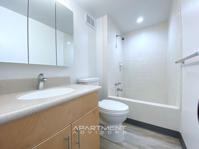 Building Photo - RENOVATED! 2 BED / 2 BATH / 1 PRK! CONVENI...