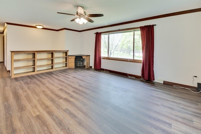 Building Photo - 1870 Sand Ridge Ct