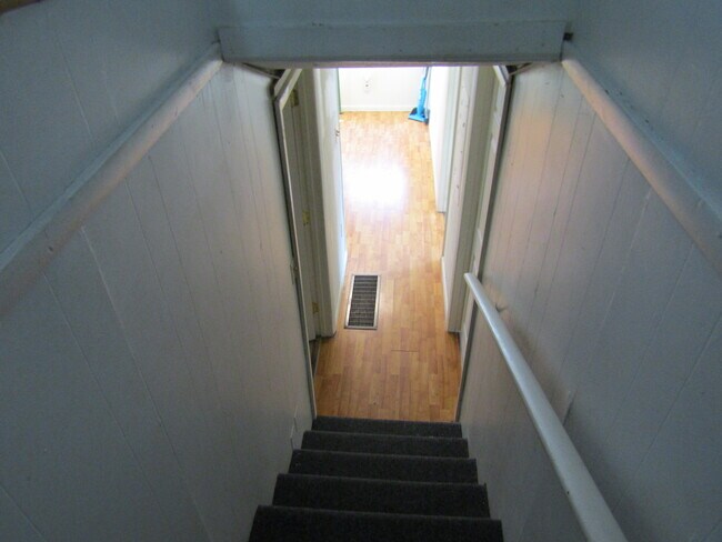 17 1/2 Oak - 17 Oak St