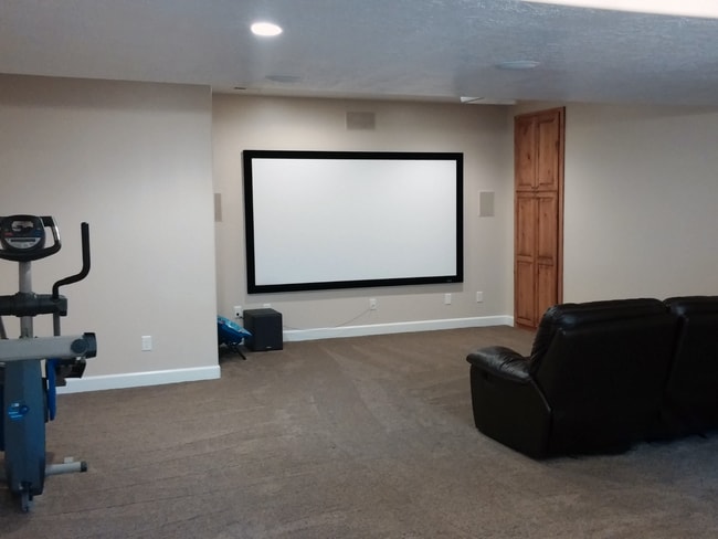 Building Photo - Spacious Alpine Home w/ Separate Basement ...