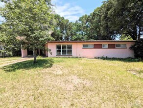 Building Photo - 9 Gentian Dr