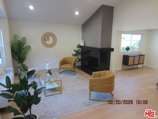 Building Photo - 2615 Woodstock Ln