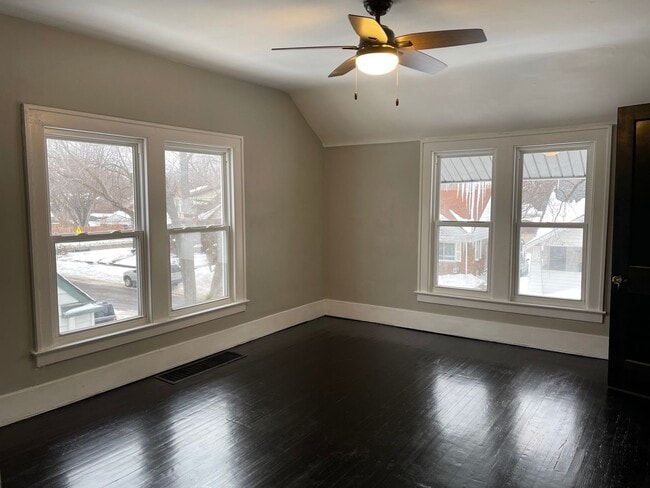 Building Photo - Nicely Remodeled 3beds/2bath House in Fern...