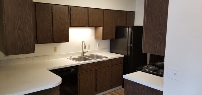 Building Photo - 757