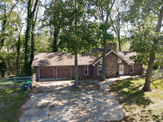 Building Photo - 3BR/2.5BA Home in Clarksville on Red River