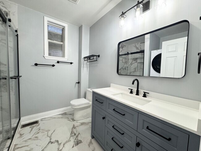 Building Photo - 1317 W 31st St