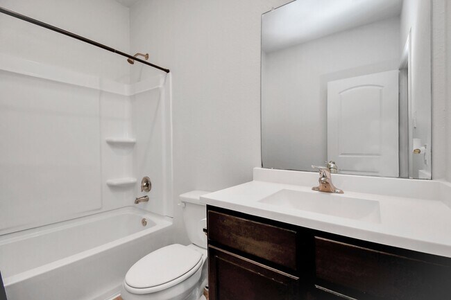 Building Photo - 424 Maple Fawn Dr