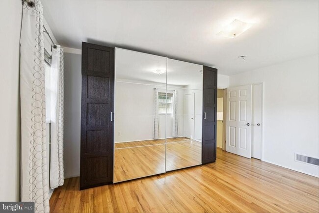 Building Photo - 5916 Greentree Rd