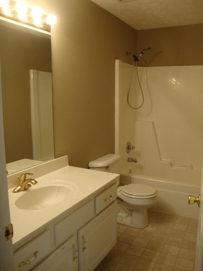 Building Photo - 157 Clearidge Dr