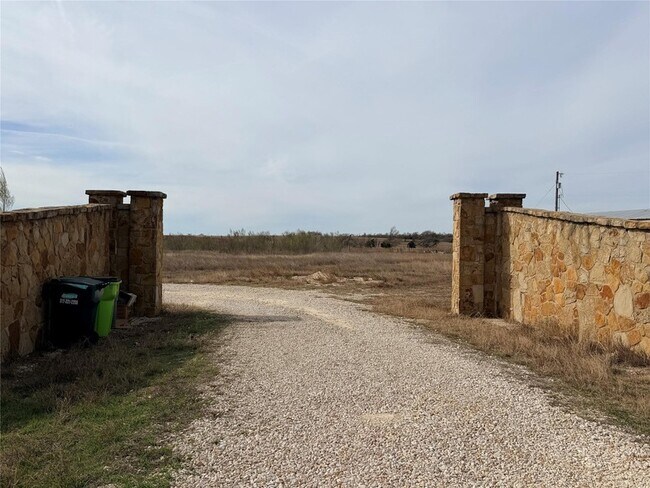 Building Photo - 17310 State Hwy 95