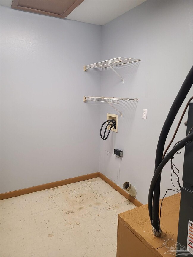 Building Photo - 457 S L St