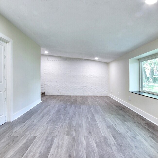 Building Photo - 5708 Flamingo Ct
