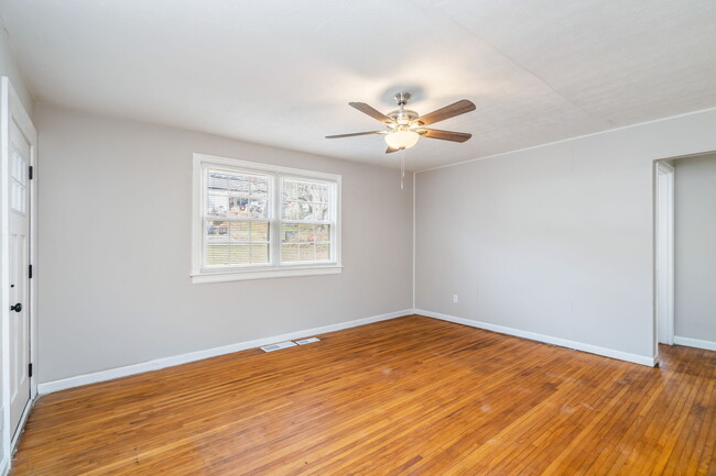 Building Photo - 2518 Larkwood Ln