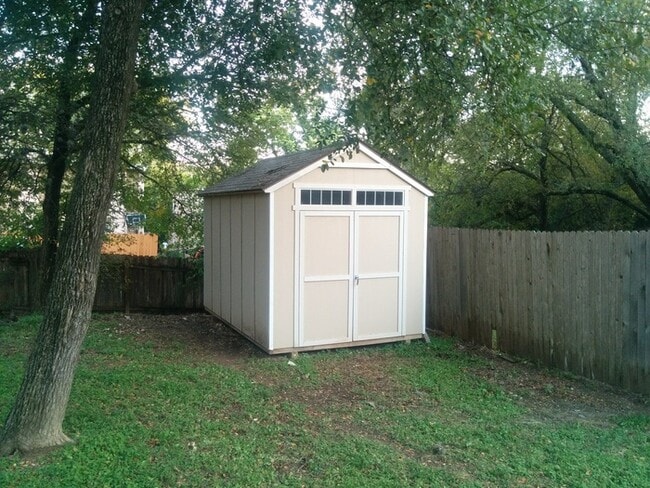 Building Photo - 6403 Auburn Dr