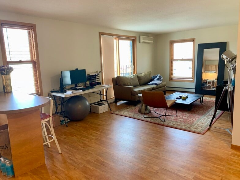 Building Photo - 2050 St Clair Ave