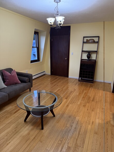 Building Photo - 44 Touro Ave