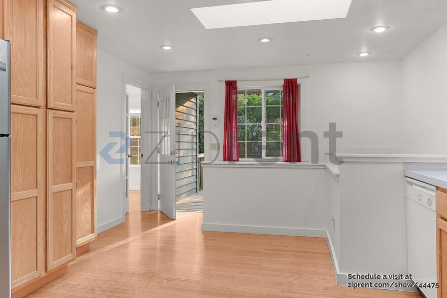Building Photo - 5536 27th Ave NE