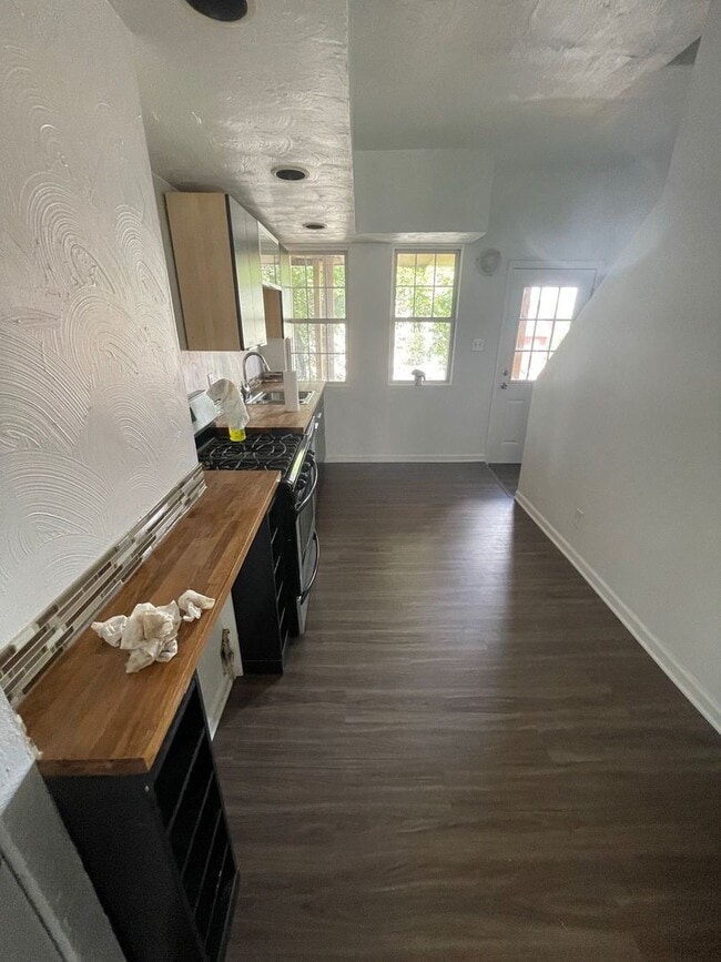 Building Photo - 2013.5 Gregory St