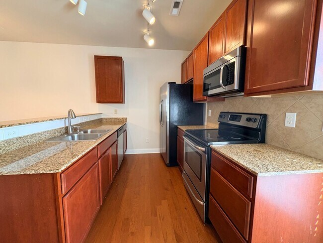 Building Photo - 2 Bedroom Townhome in Prosperity Village