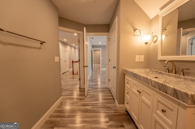 Building Photo - 2925 Orchard Dr