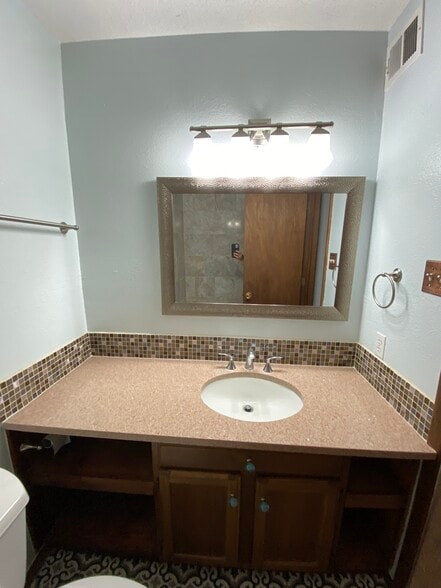 Main Bathroom - 2732 Calle Anna Jean