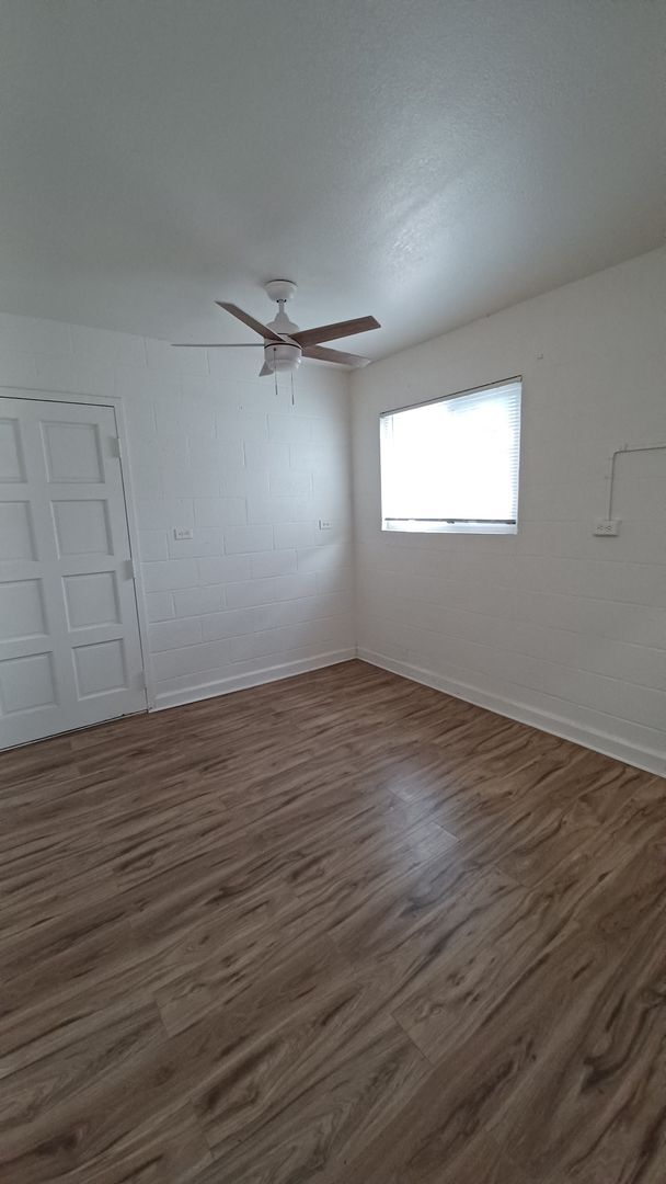 Building Photo - Single Level, Ground Floor, 3 Bed/1 Bath A...