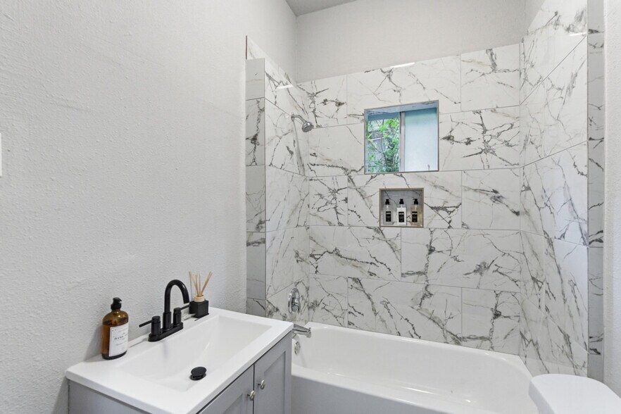 Building Photo - 314 W Cevallos