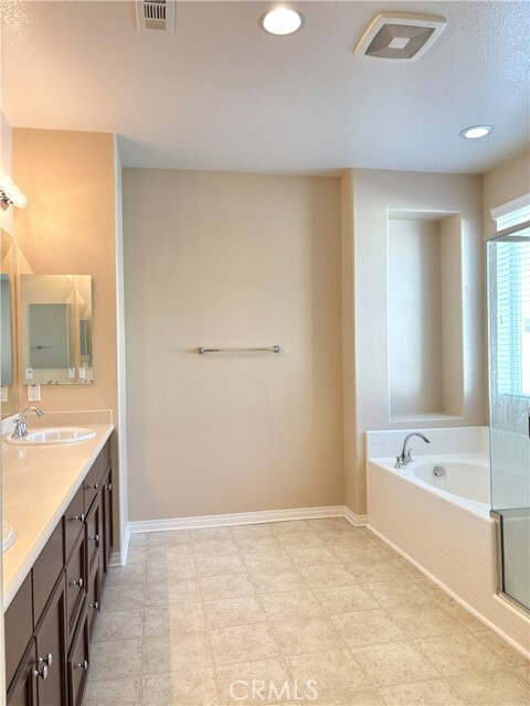 Building Photo - 7450 Silver Saddle Ct