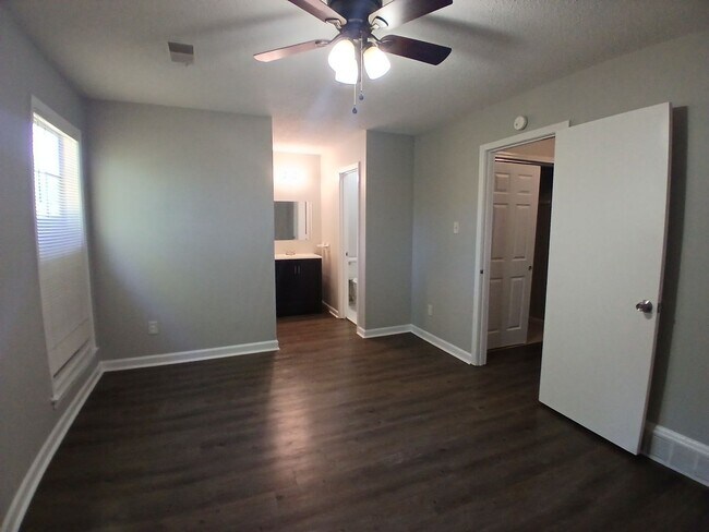 Building Photo - Charming 3BR/2BA in Riverdale | Modern LVP