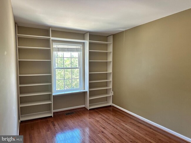 Building Photo - 6025 Crocus Ct