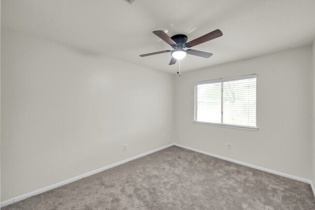 Building Photo - 28715 Fox Lynn Dr