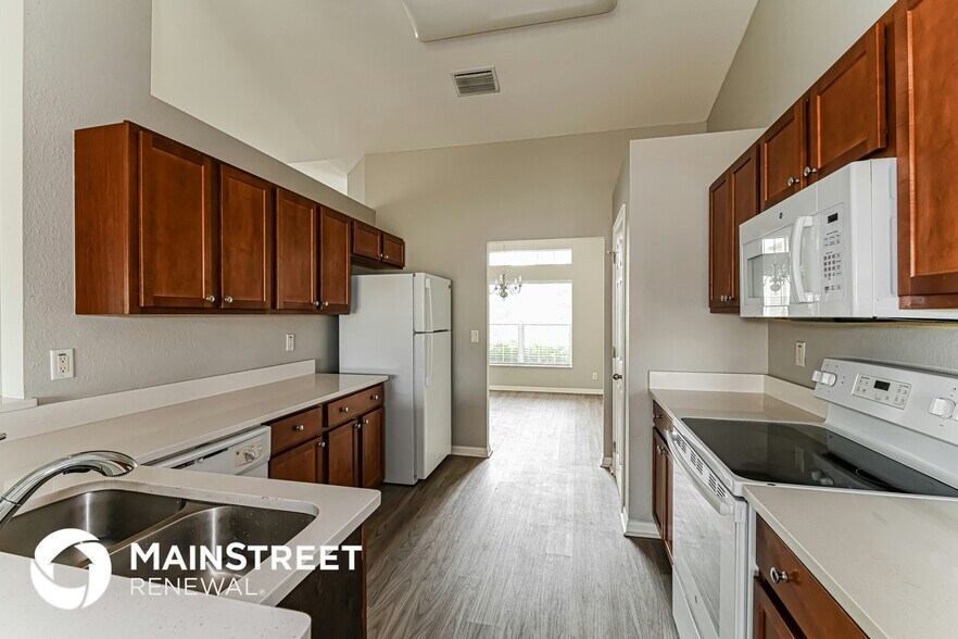 Building Photo - 3909 NE 9th Pl