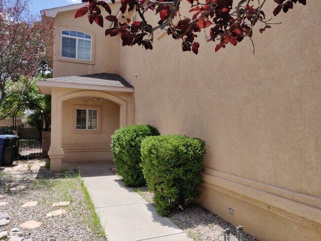 Building Photo - 7516 Tricia Rd NE