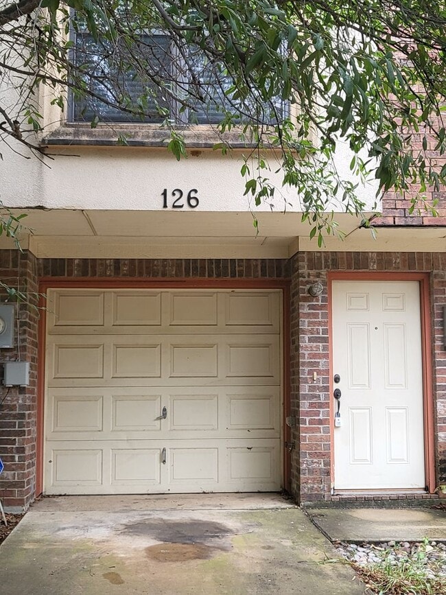 Primary Photo - 126 E Nemo St