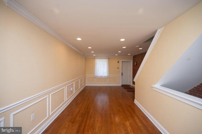 Building Photo - 703 Annin St