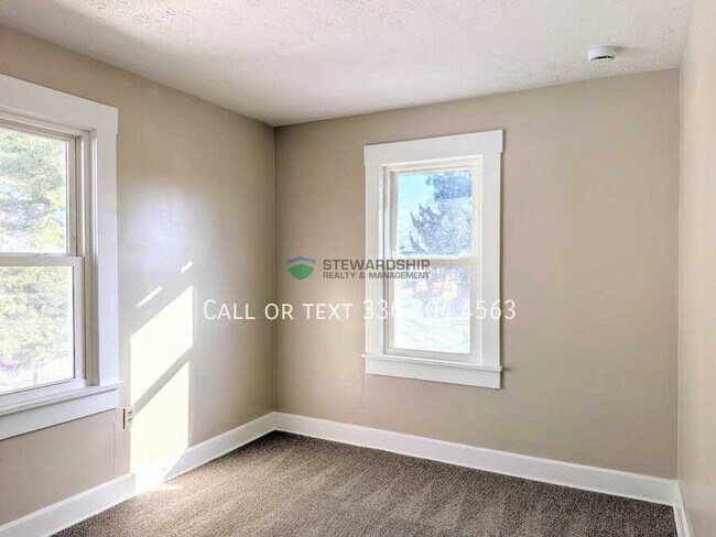 Building Photo - 1414 16th St NW