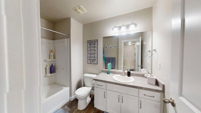 Building Photo - Spacious Townhome - 4 Bedrooms/3 Baths in South Jordan