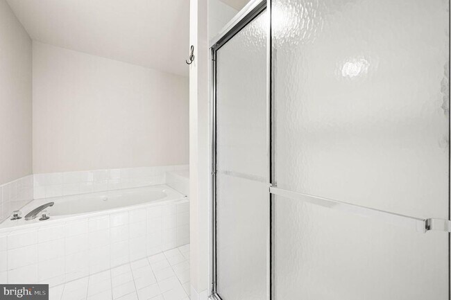 Building Photo - 120 Elizabeth Ct