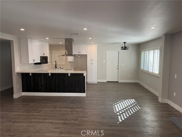 Building Photo - 1488 Bussey St W