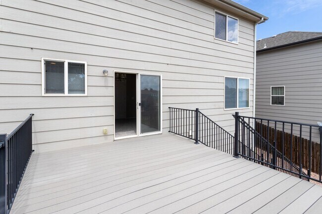 Building Photo - Beautiful 4-bedroom 3-bath located in Stetson Hills!