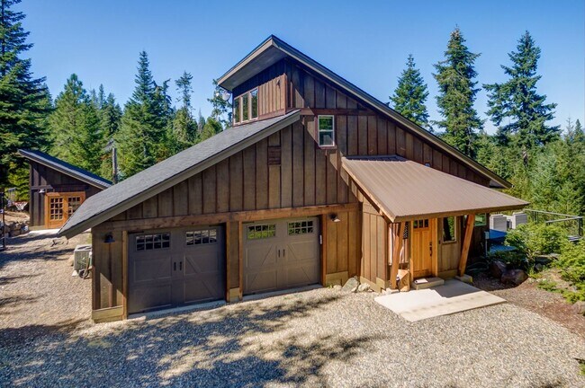 Building Photo - Gorgeous Furnished Home with Mountain Views!