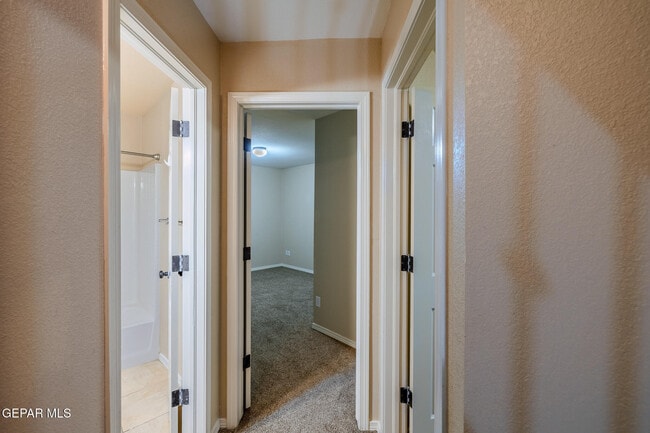 Building Photo - 14212 Otter Point Ct