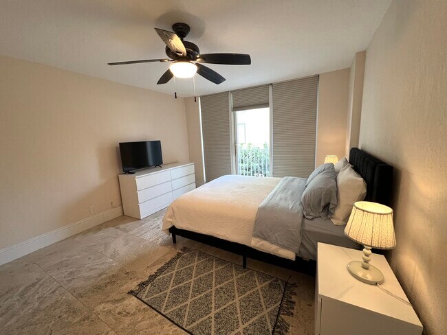 Building Photo - 3580 S Ocean Blvd