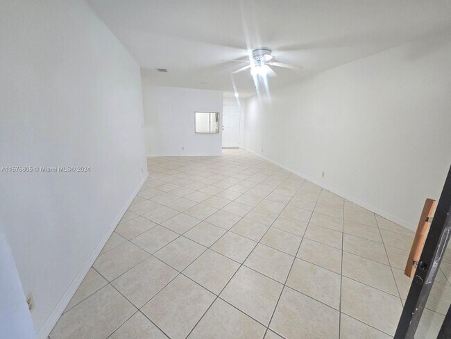 Building Photo - 11588 SW 112th Ave